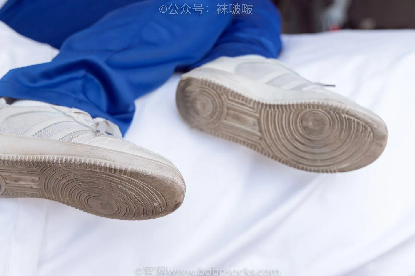 [BoBoSocks袜啵啵]NO.042 砂糖-校服、板鞋、白棉袜、油亮白丝 [139P]插图1